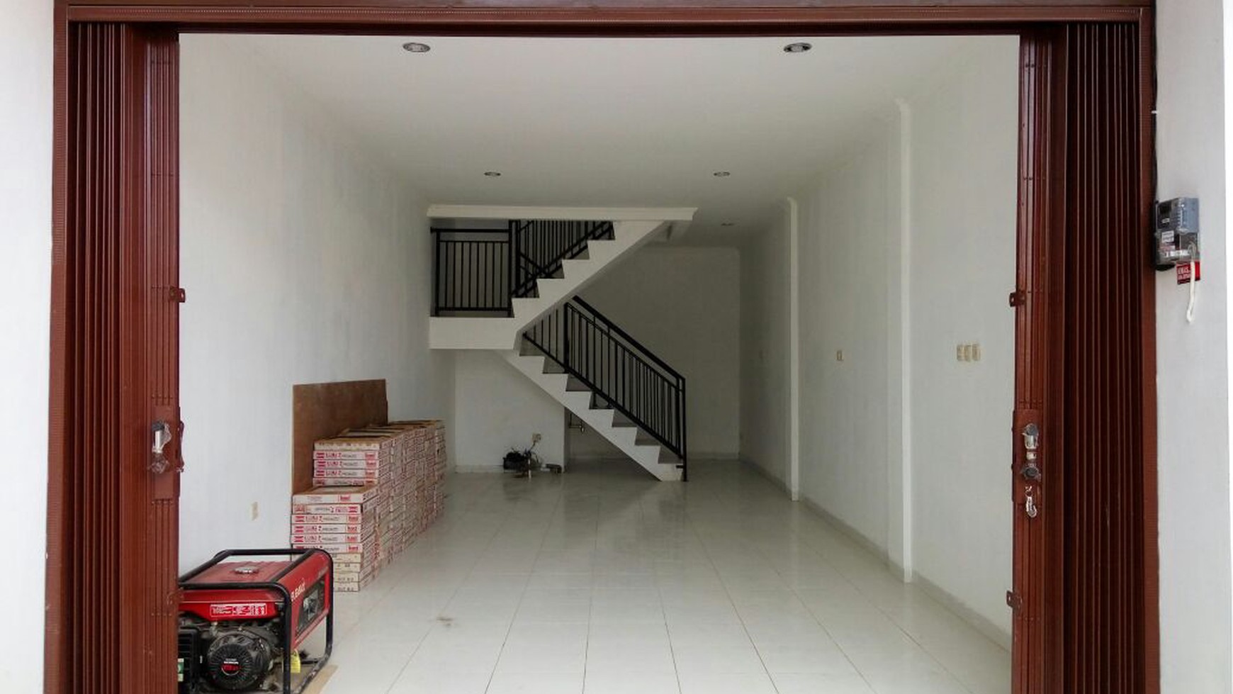 Dijual / Disewakan Ruko Baru di Jl. Prabu Siliwangi (total ada 7 unit) - Perum 4, Karawaci