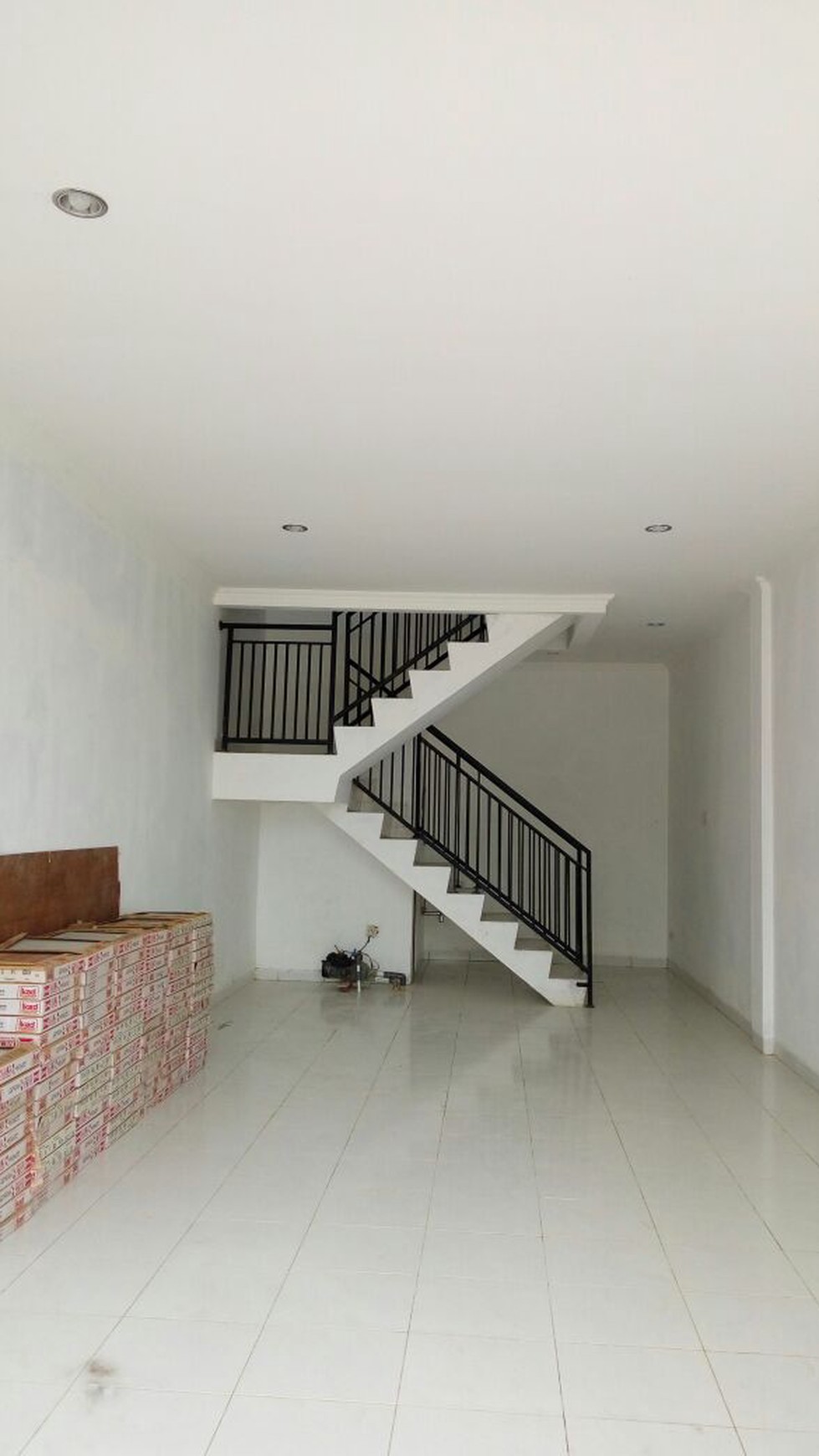 Dijual / Disewakan Ruko Baru di Jl. Prabu Siliwangi (total ada 7 unit) - Perum 4, Karawaci