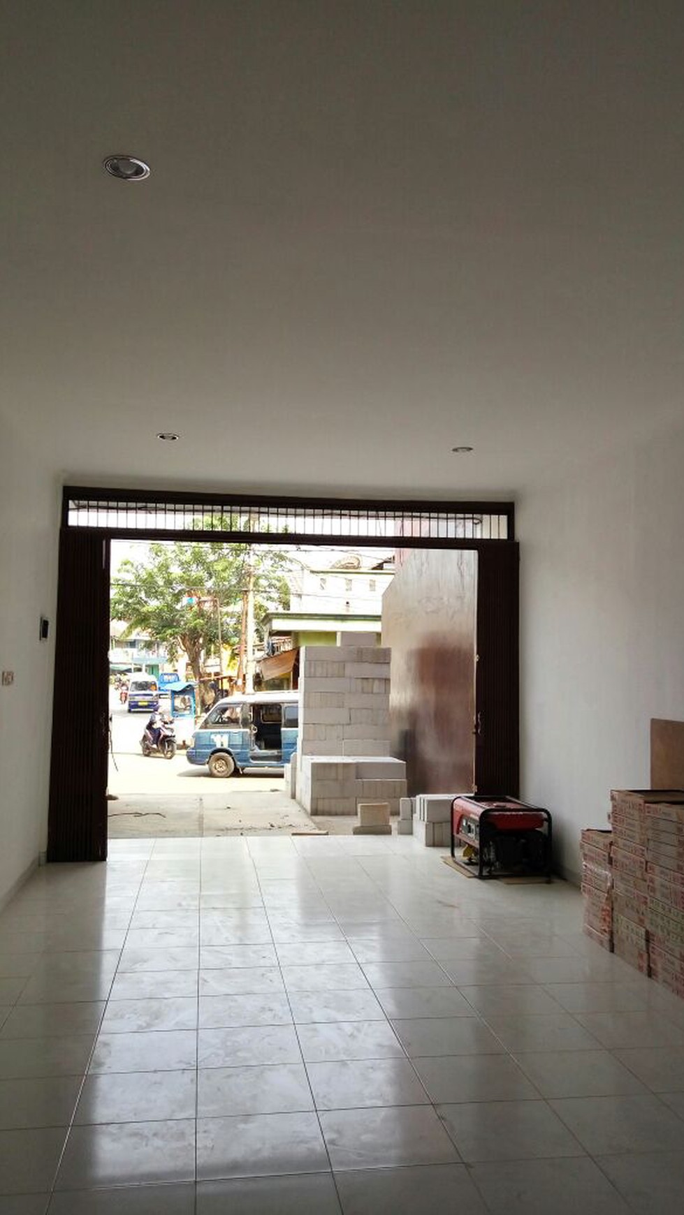 Dijual / Disewakan Ruko Baru di Jl. Prabu Siliwangi (total ada 7 unit) - Perum 4, Karawaci