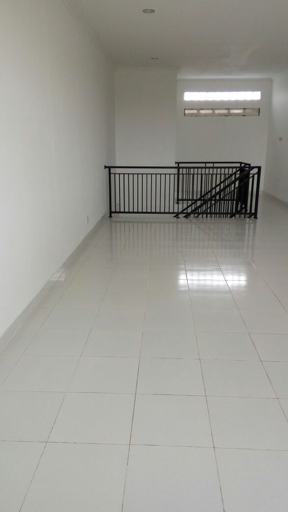Dijual / Disewakan Ruko Baru di Jl. Prabu Siliwangi (total ada 7 unit) - Perum 4, Karawaci