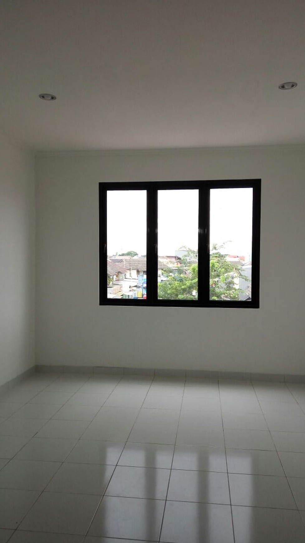 Dijual / Disewakan Ruko Baru di Jl. Prabu Siliwangi (total ada 7 unit) - Perum 4, Karawaci