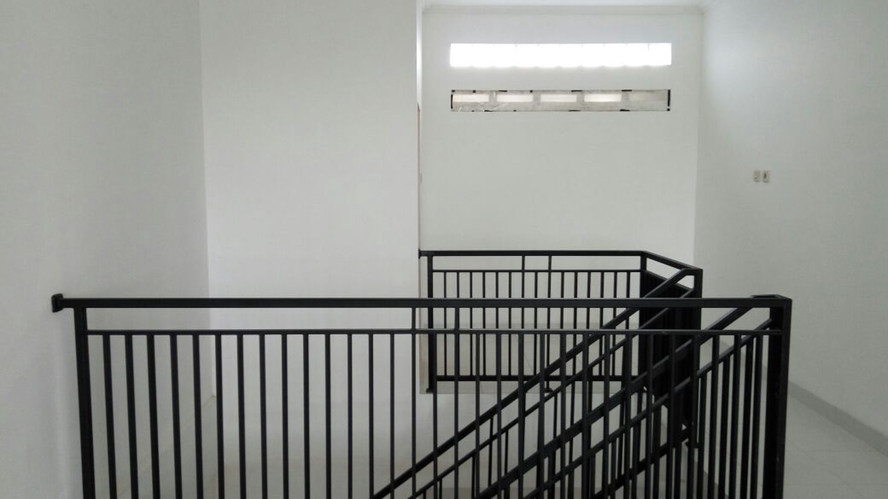 Dijual / Disewakan Ruko Baru di Jl. Prabu Siliwangi (total ada 7 unit) - Perum 4, Karawaci