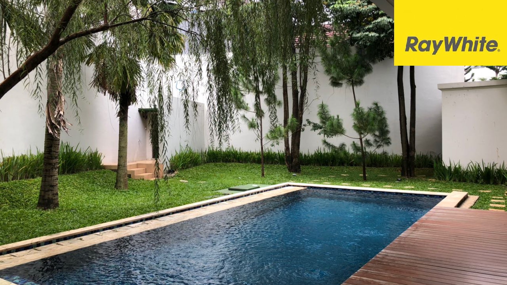 Rumah Sangat Bagus di Bintaro sektor 9 Plus Kolam Renang