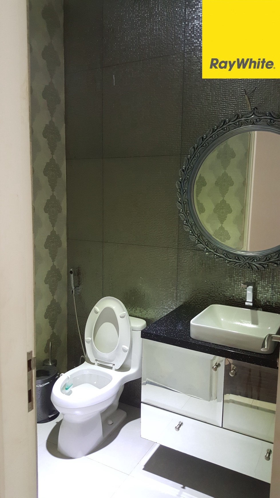 Rumah Sangat Bagus di Bintaro sektor 9 Plus Kolam Renang