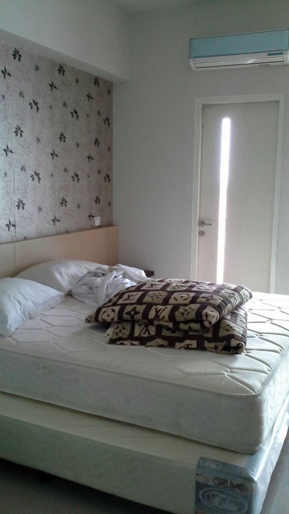 The Square dekat universitas petra 1 BR