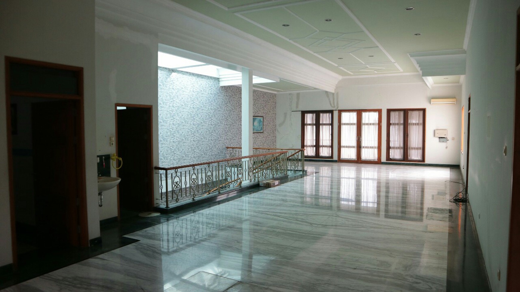 Sewa Rumah 2 lantai daerah rungkut