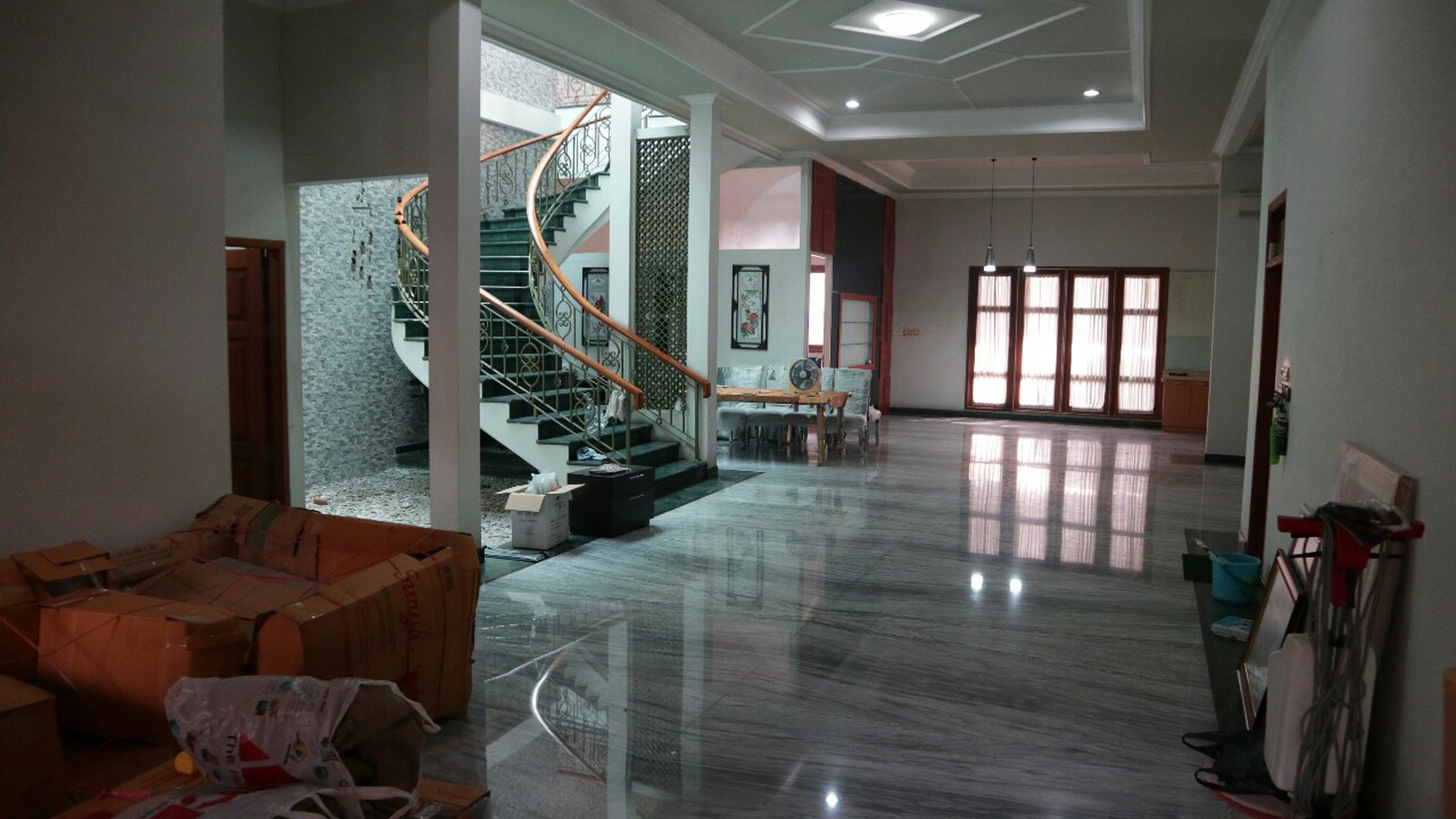 Sewa Rumah 2 lantai daerah rungkut