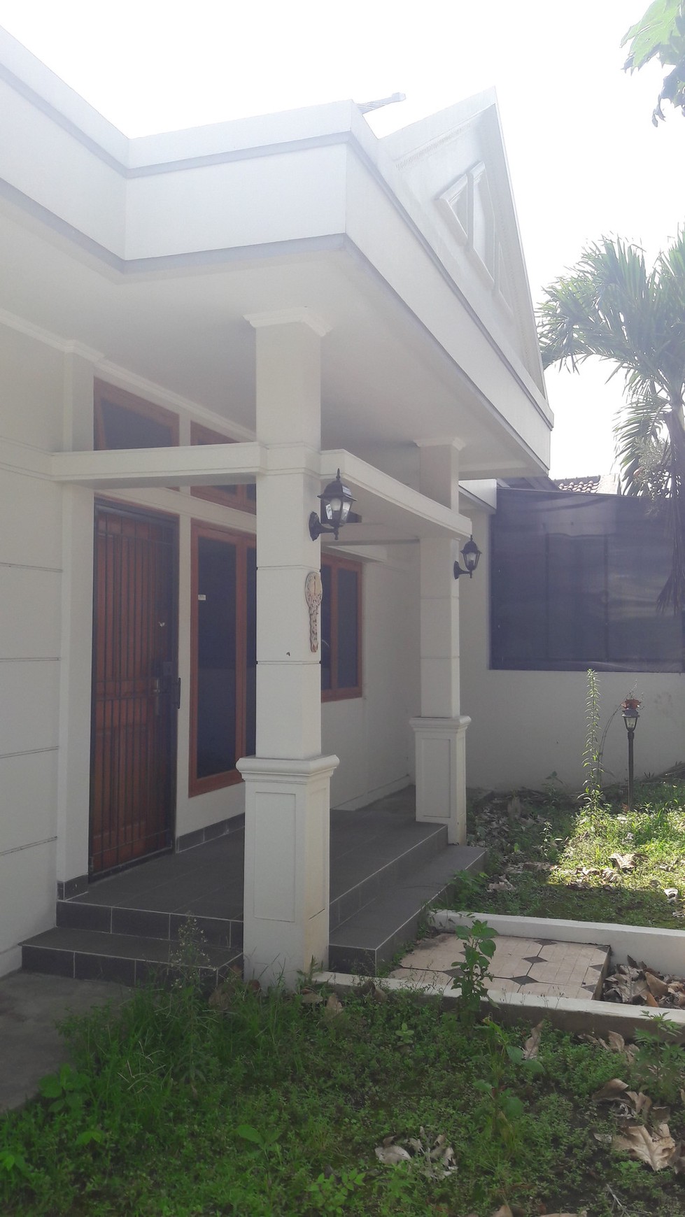 Rumah di lingkungan Elit Singgasana Pradana