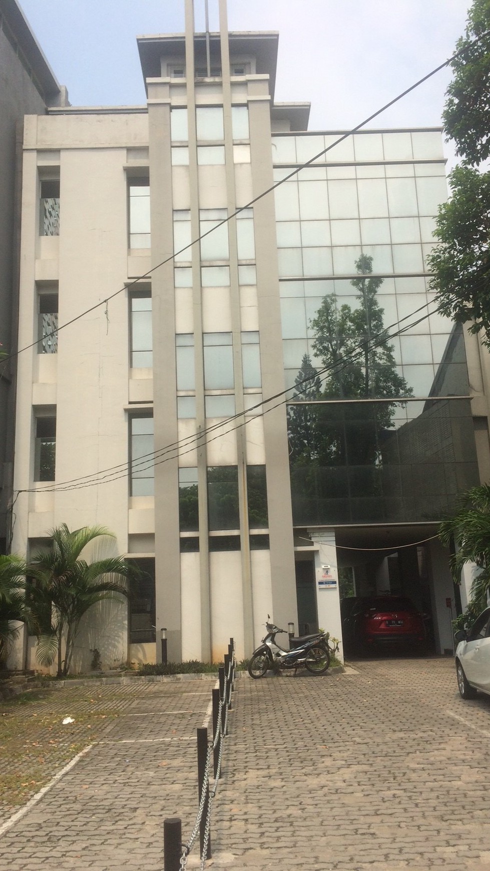 Disewakan Gedung Komersial Bagus di Cikini Menteng