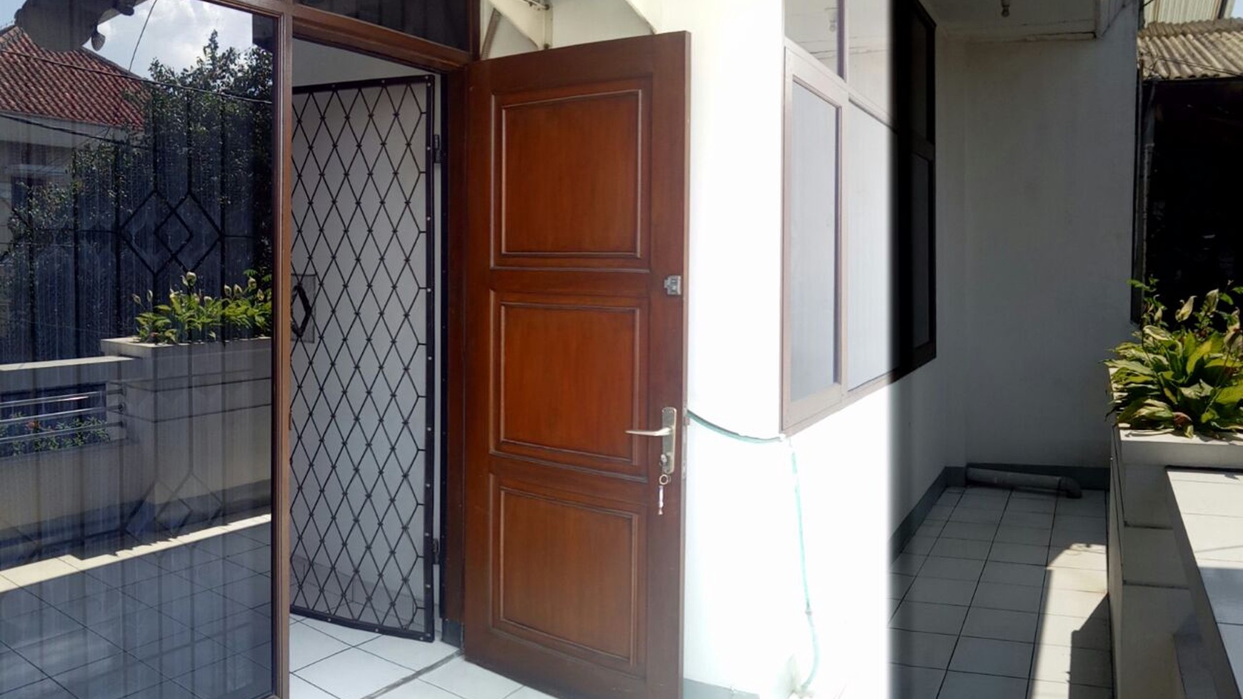 Rumah Terawat di Jl.Melong Kidul, Sayap Lengkong Besar