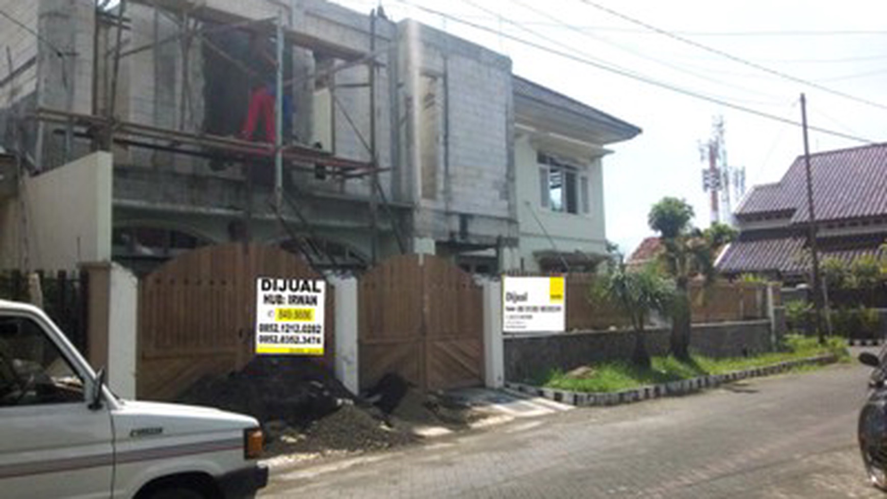 Rumah di Tenggilis Utara, Bagus, Terawat, Row Jalan Lebar + Paving, bisa untuk kantor / usaha, Hoek. -IM-