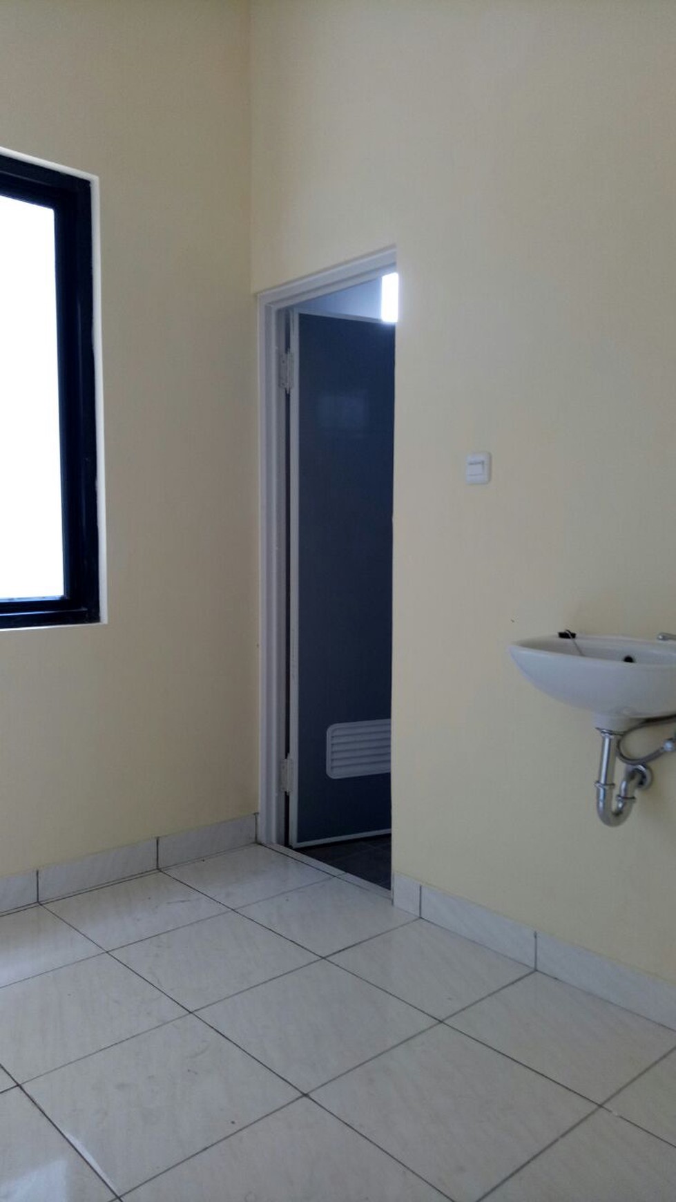 Ruko strategis,pinggir jalan,Bagus ,cocok buka usaha di pondok ranji