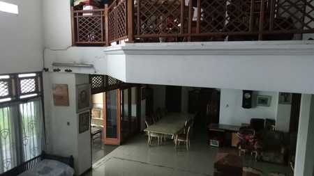 Dijual rumah di pinggir jalan raya cocok untuk usaha, kantor, tempat tinggal