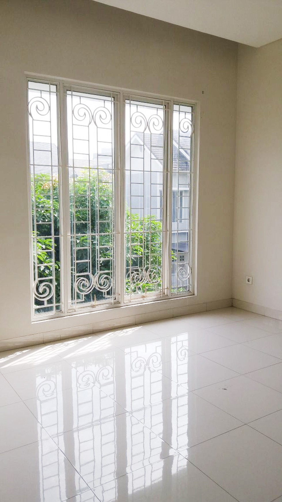 Rumah Nyaman dan Siap Huni di kawasan Cluster Emerald, Bintaro