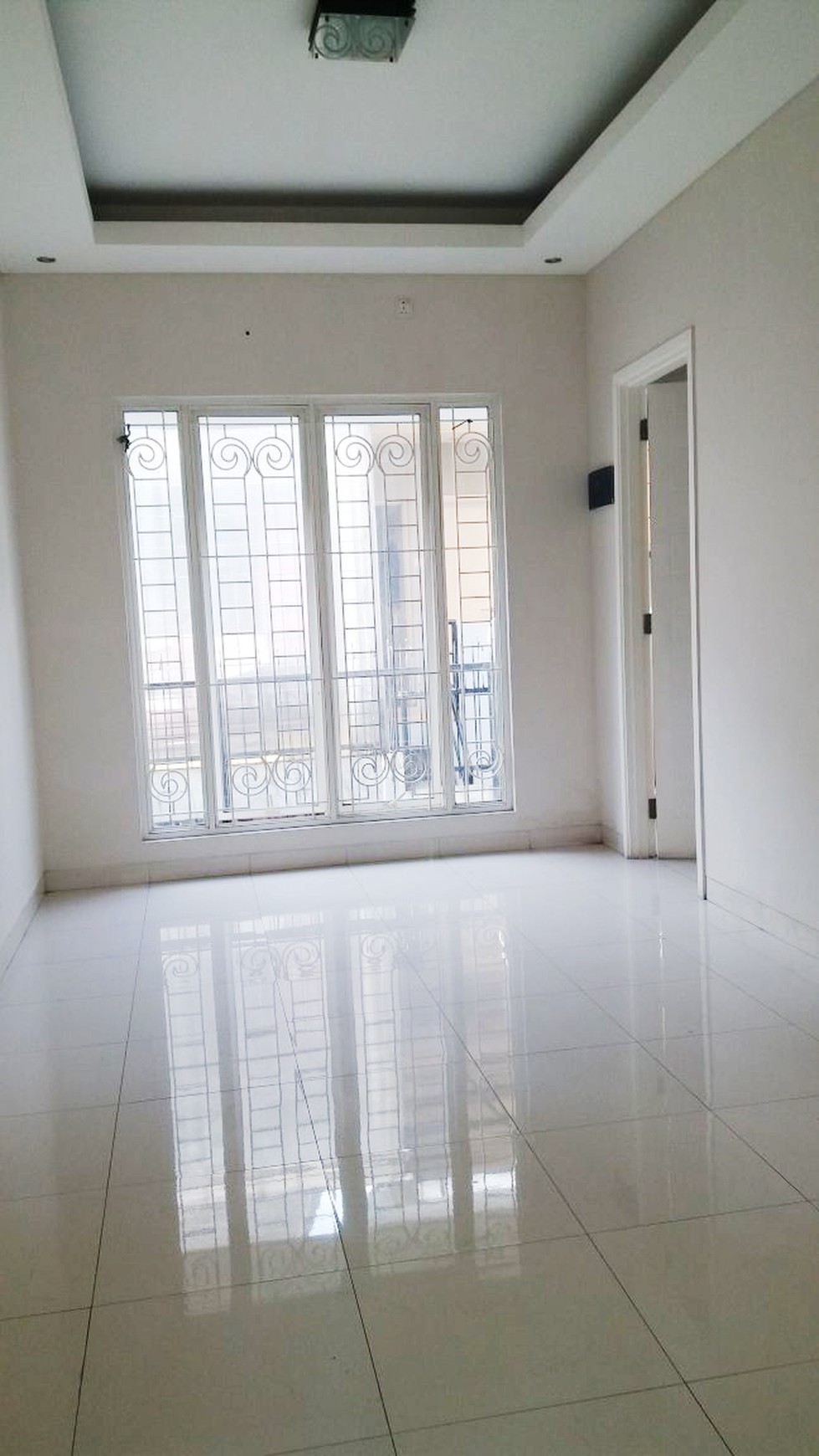 Rumah Nyaman dan Siap Huni di kawasan Cluster Emerald, Bintaro