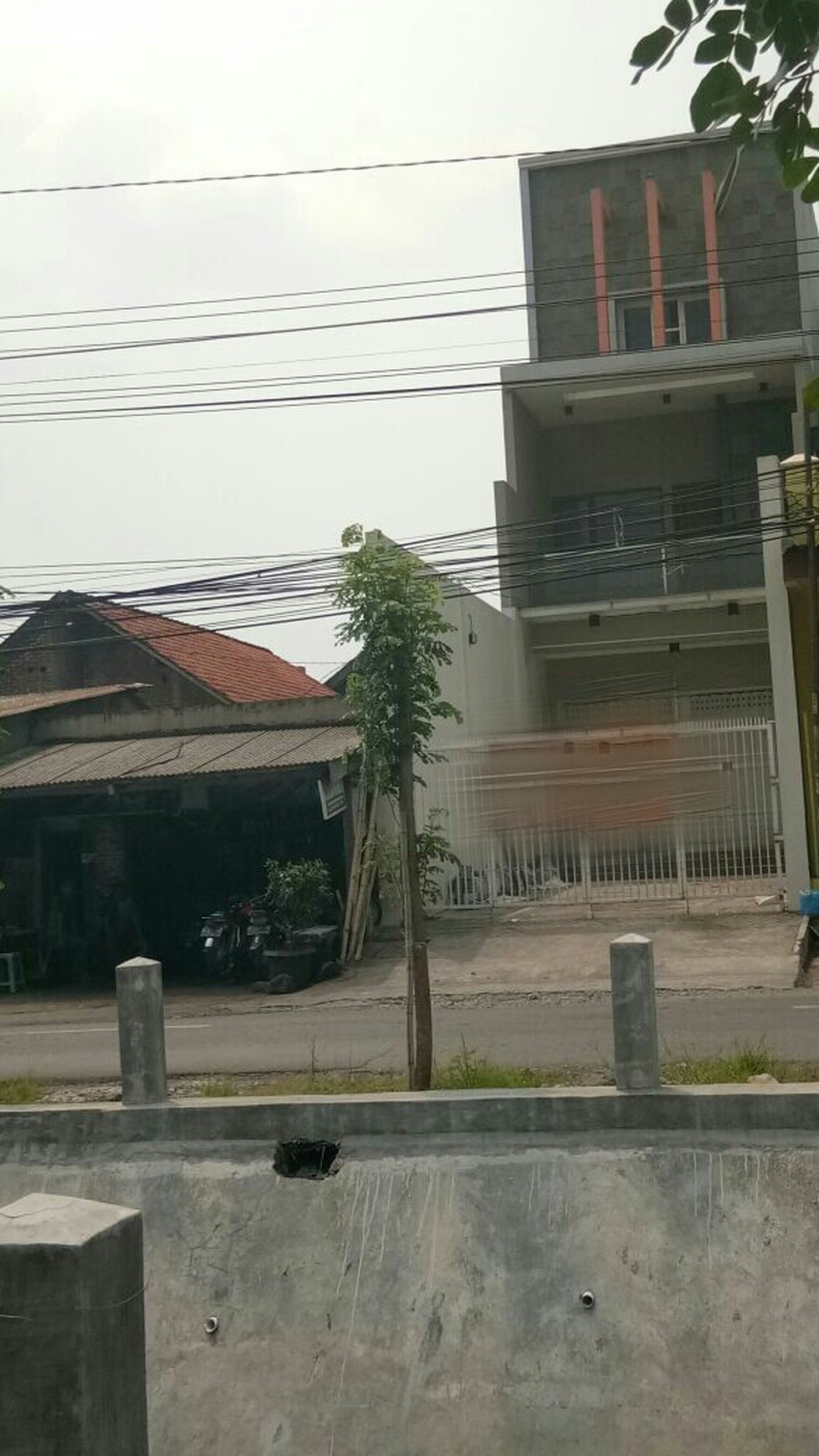 Strategis bisa untuk kantor nol jalan raya