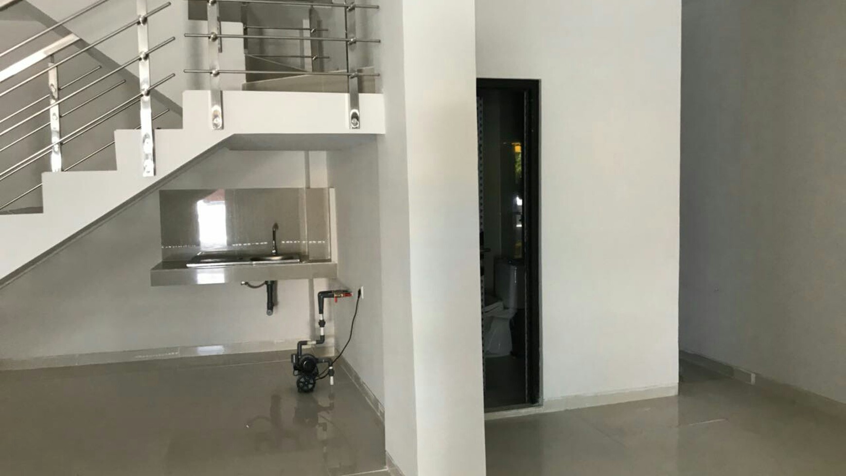 Ruko Baru 3 lantai daerah ngagel