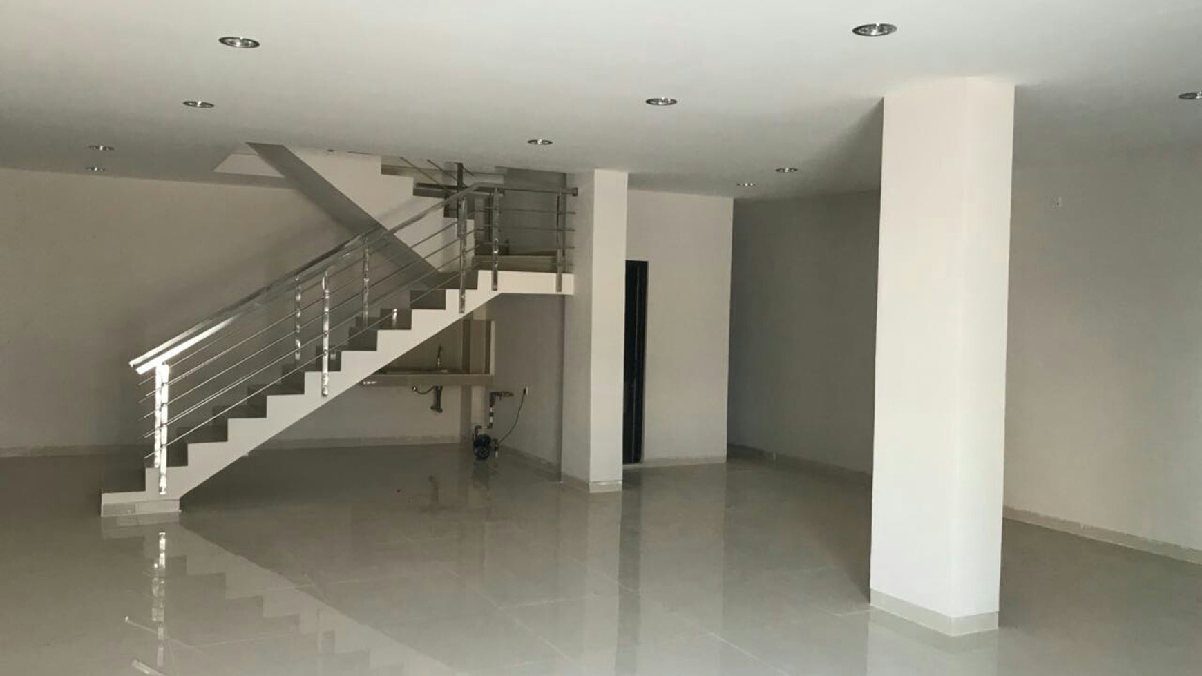 Ruko Baru 3 lantai daerah ngagel