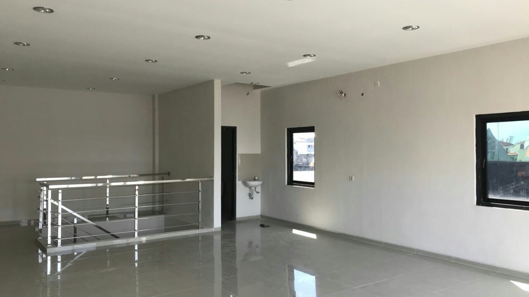 Ruko Baru Raya Bratang strategis