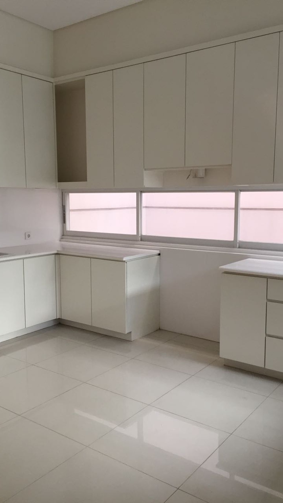 Rumah Brand New Dan Asri Di Permata Hijau