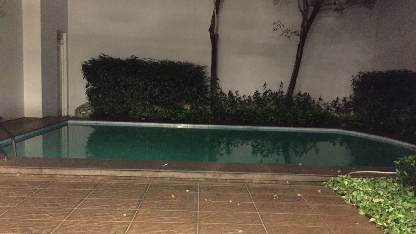 Rumah Tenang Dan Asri Di Pondok Indah