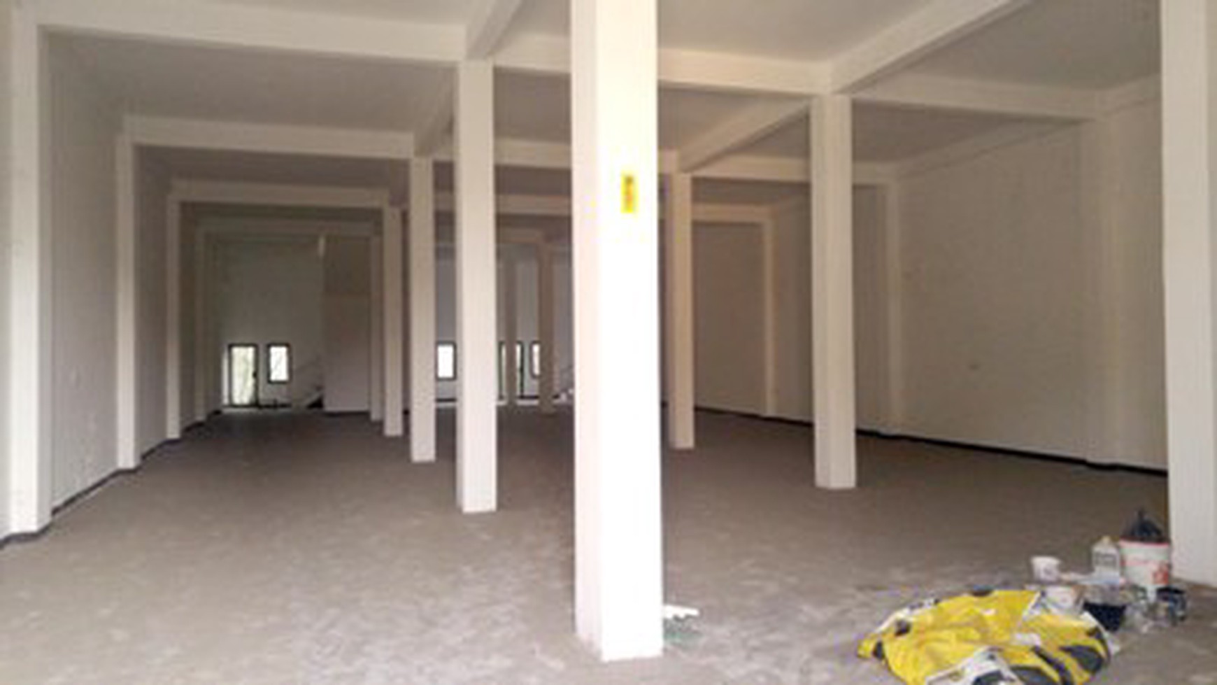 Gedung di Kendangsari Industri bisa untuk Kantor / Showroom / Ruko / Resto / Klinik dsb, Lokasi Strategis, Siap Pakai - TAN -