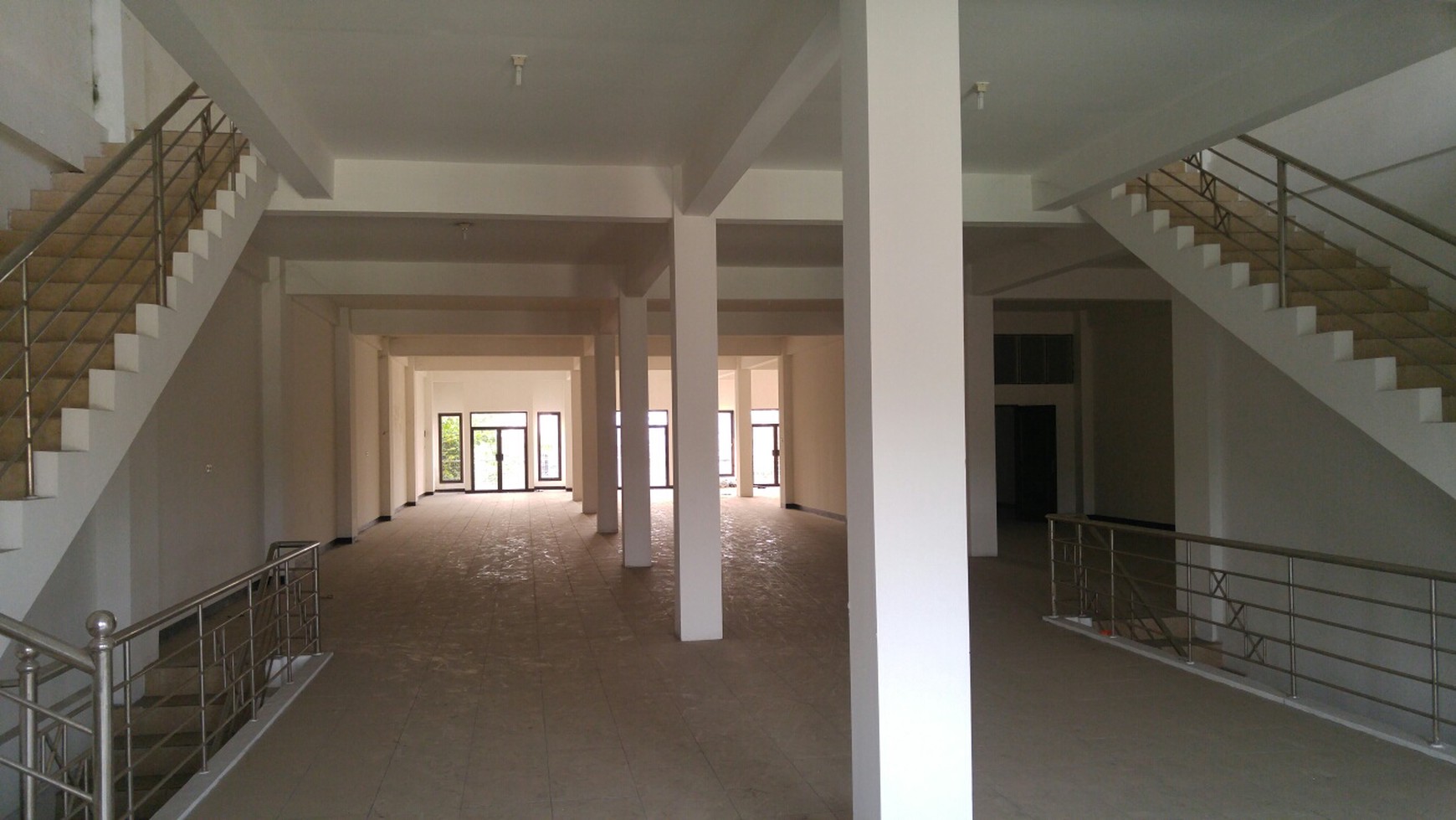 Gedung Disewa Raya Kendangsari Industri dekat Rungkut Industri.