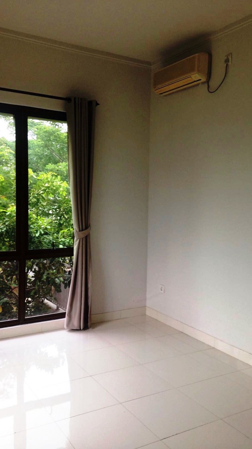Rumah Nyaman dan Siap Huni di Kawasan Cluster Discovery, Bintaro