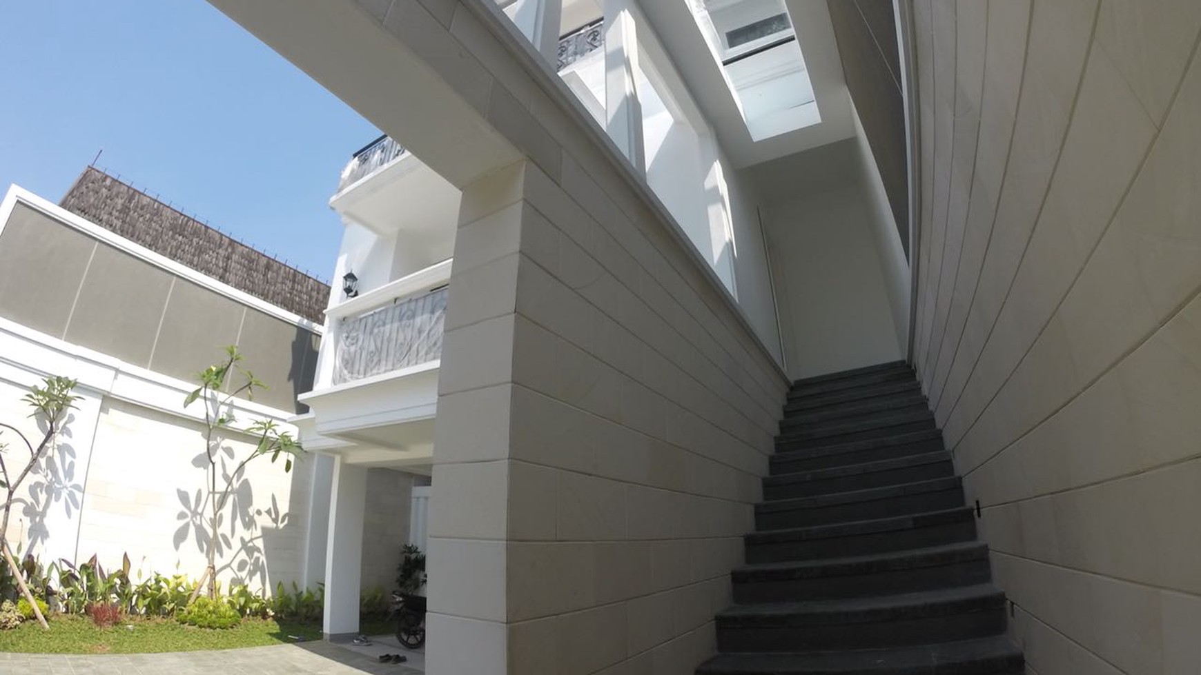 Di Jual Rumah Brand New di Cempaka Putih Tengah