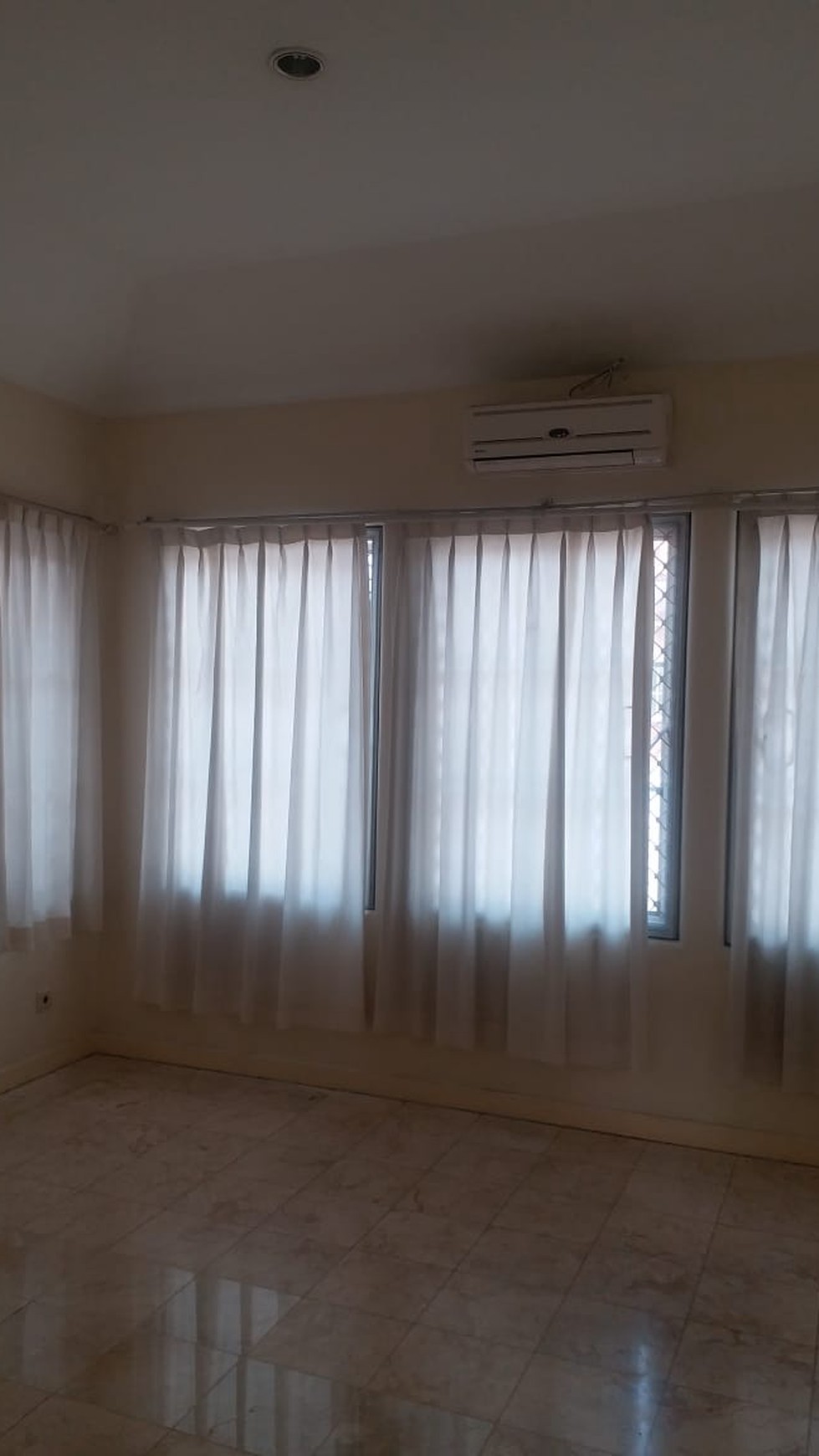 Disewakan Rumah di Taman Cendana Golf - Lippo Karawaci