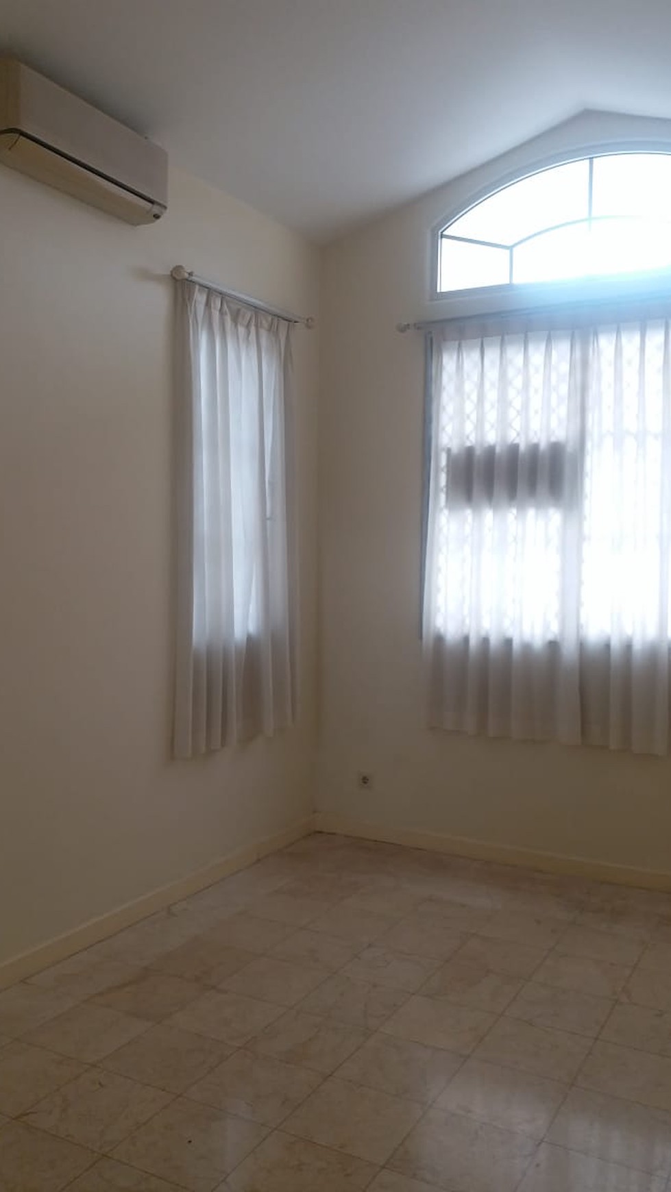 Disewakan Rumah di Taman Cendana Golf - Lippo Karawaci