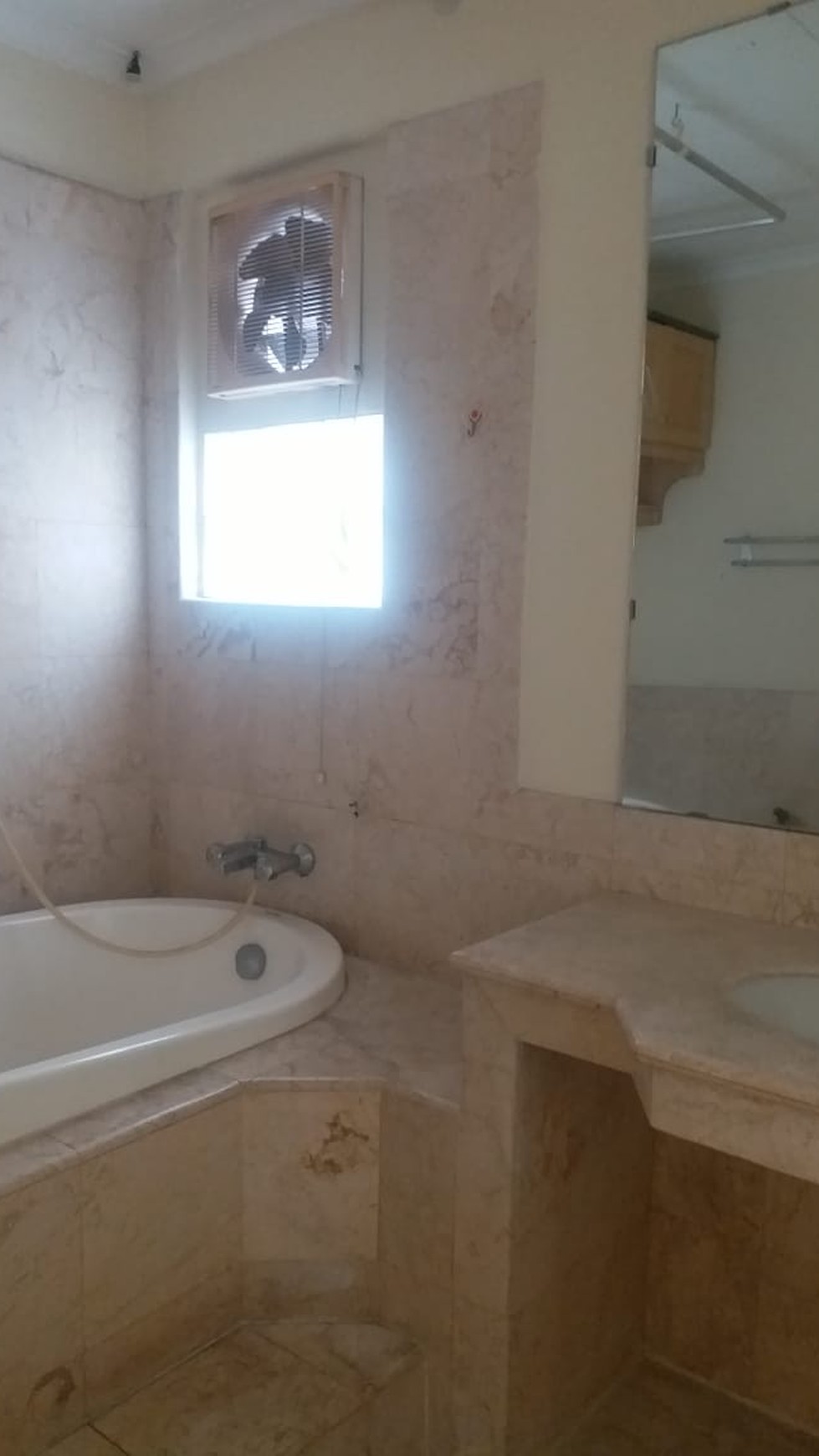 Disewakan Rumah di Taman Cendana Golf - Lippo Karawaci