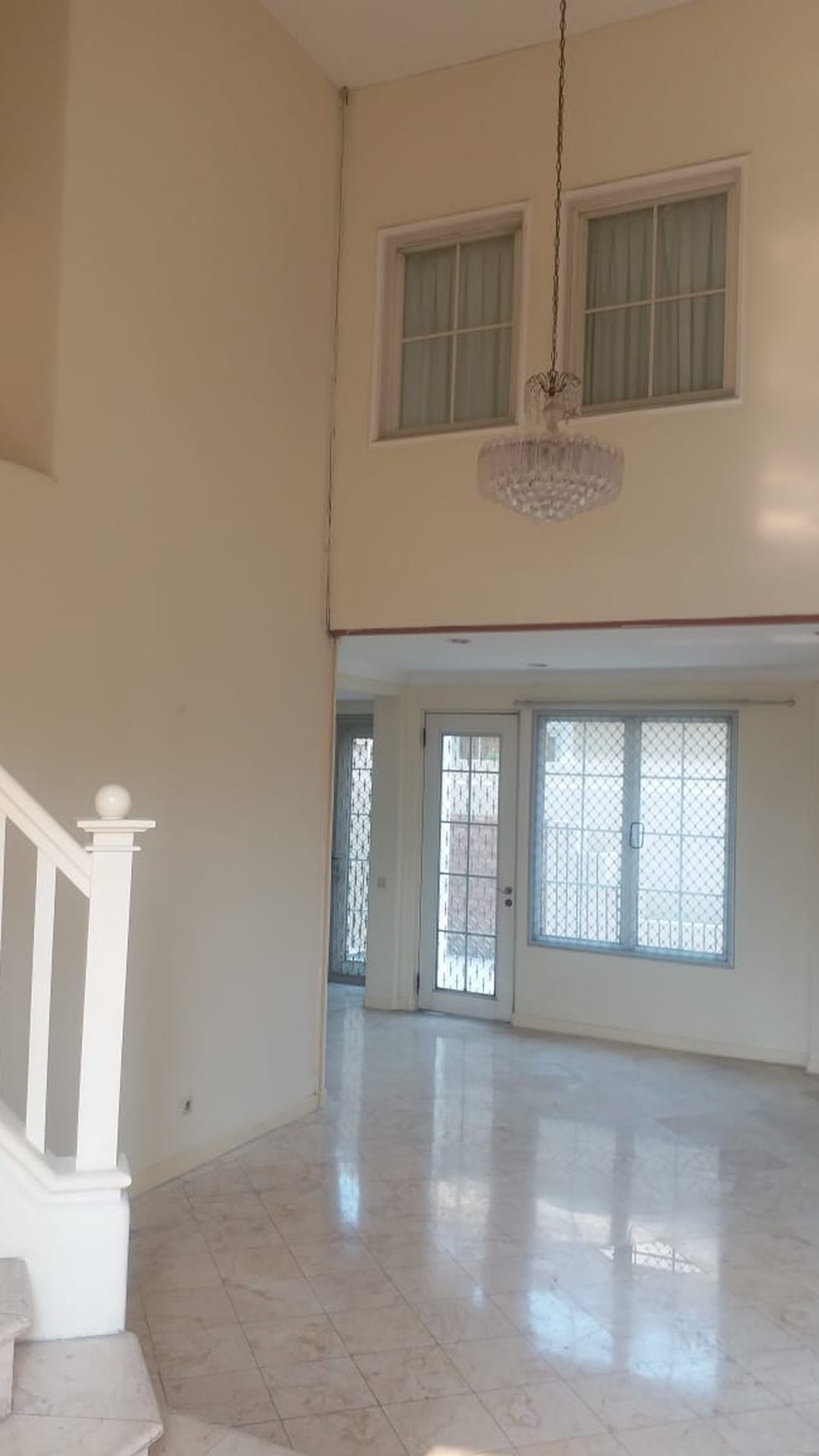 Disewakan Rumah di Taman Cendana Golf - Lippo Karawaci