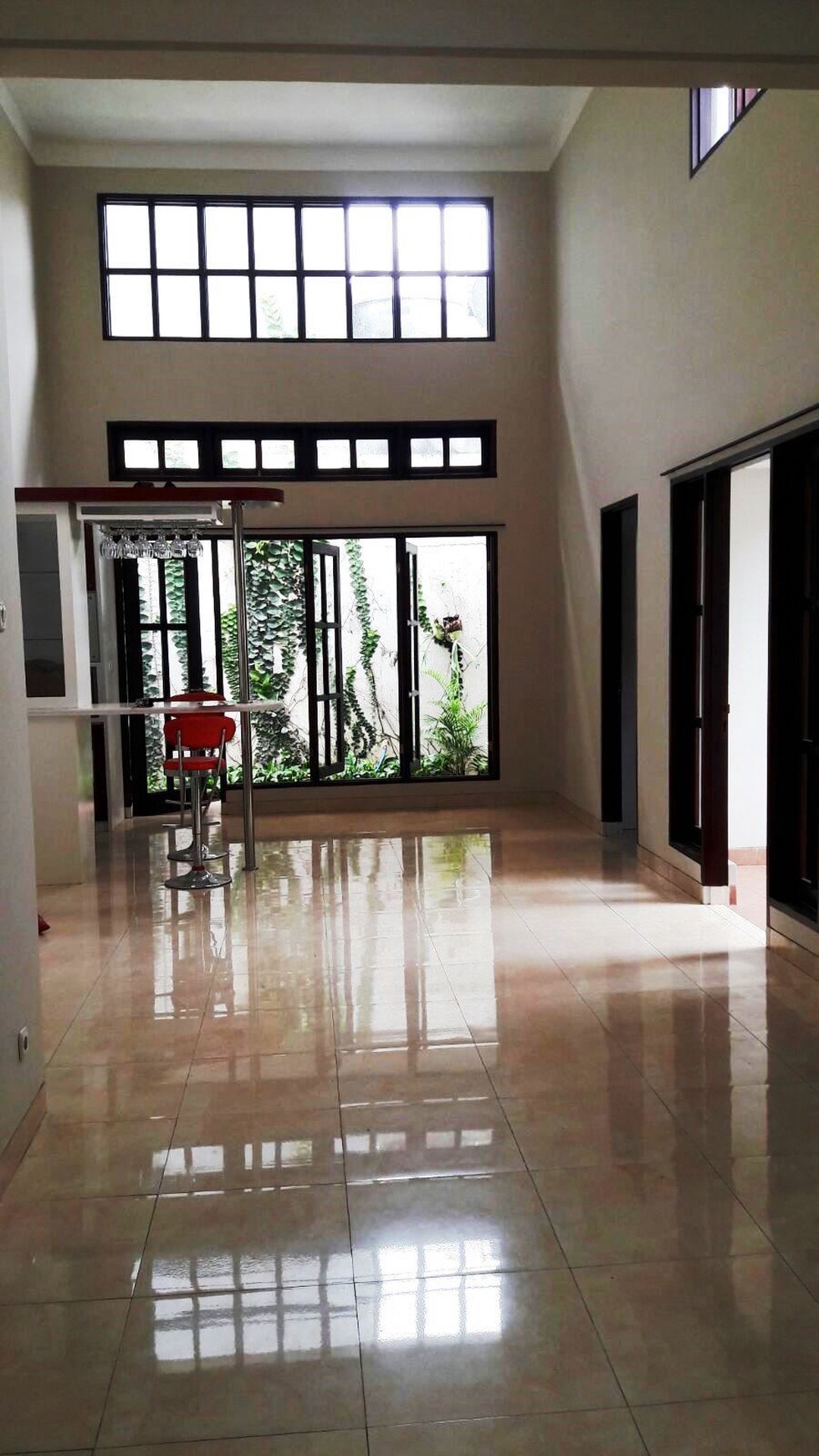 Rumah Nyaman dan Siap Huni di Kawasan Menteng, Bintaro