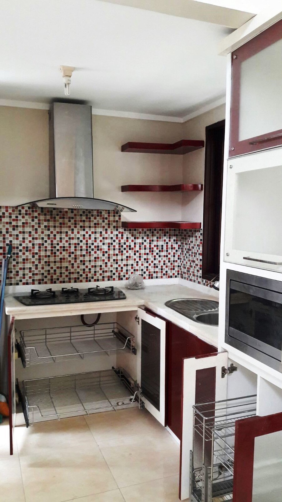 Rumah Nyaman dan Siap Huni di Kawasan Menteng, Bintaro