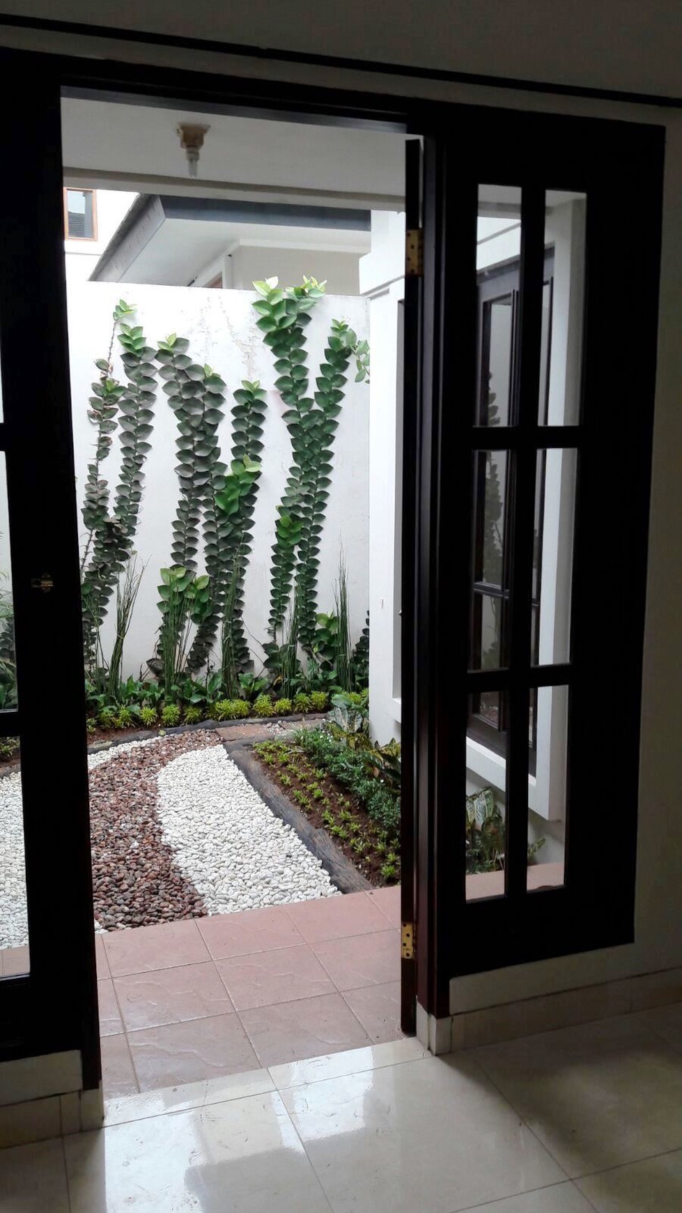 Rumah Nyaman dan Siap Huni di Kawasan Menteng, Bintaro