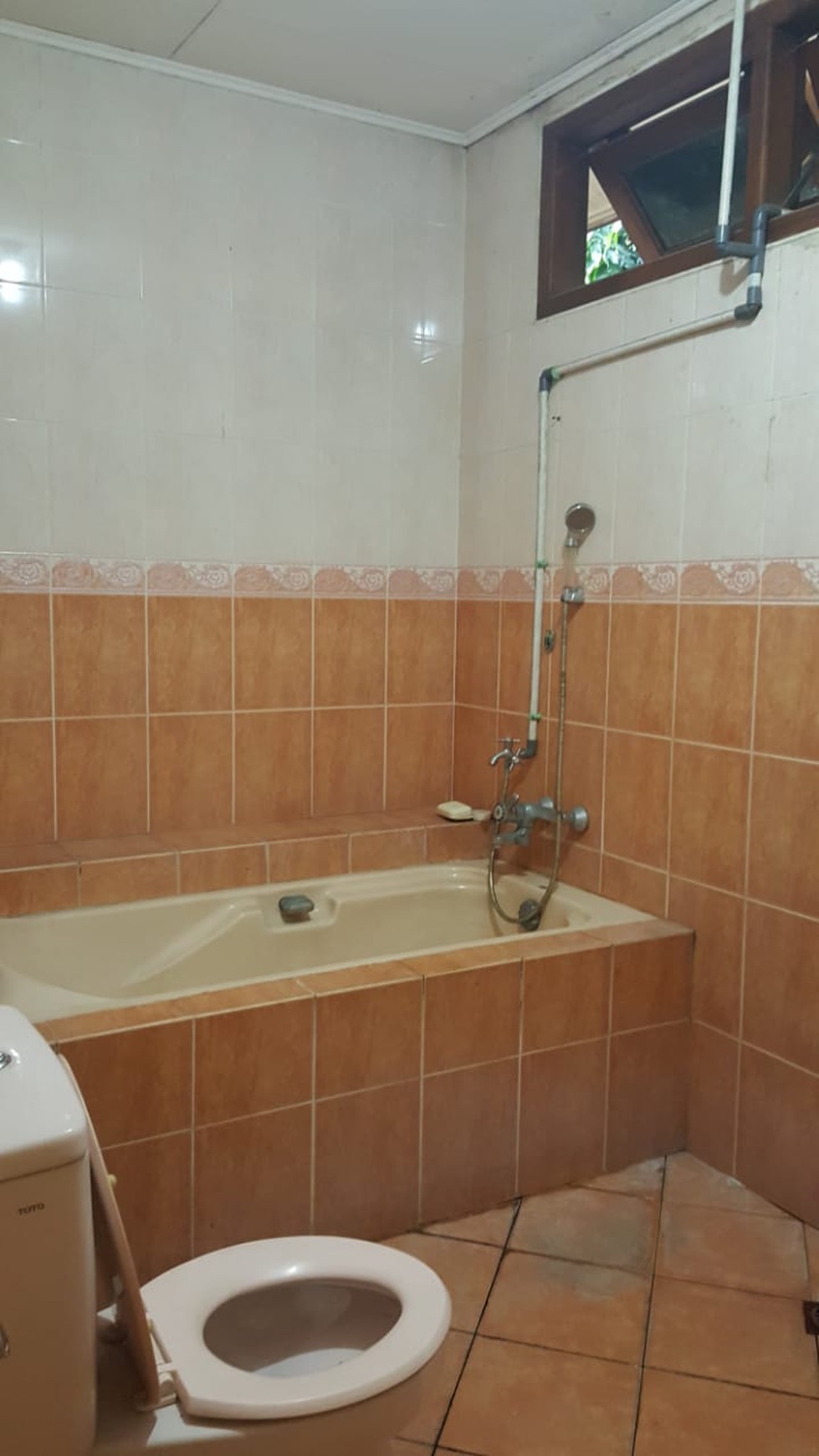 Rumah Halaman Luas di Pondok Aren Tangerang Selatan