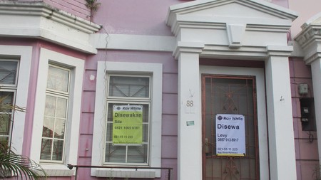 Disewakan Townhouse di Taman Paris Lantai 1&2 - Lippo Karawaci