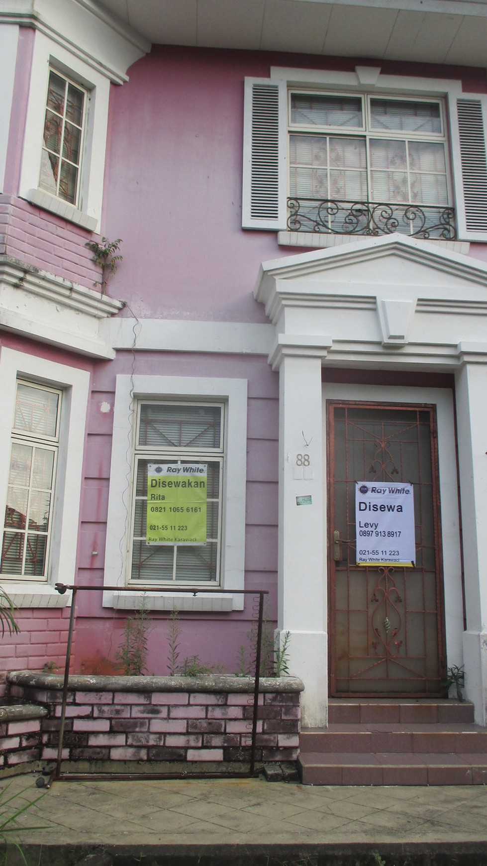 Disewakan Townhouse di Taman Paris Lantai 1&2 - Lippo Karawaci