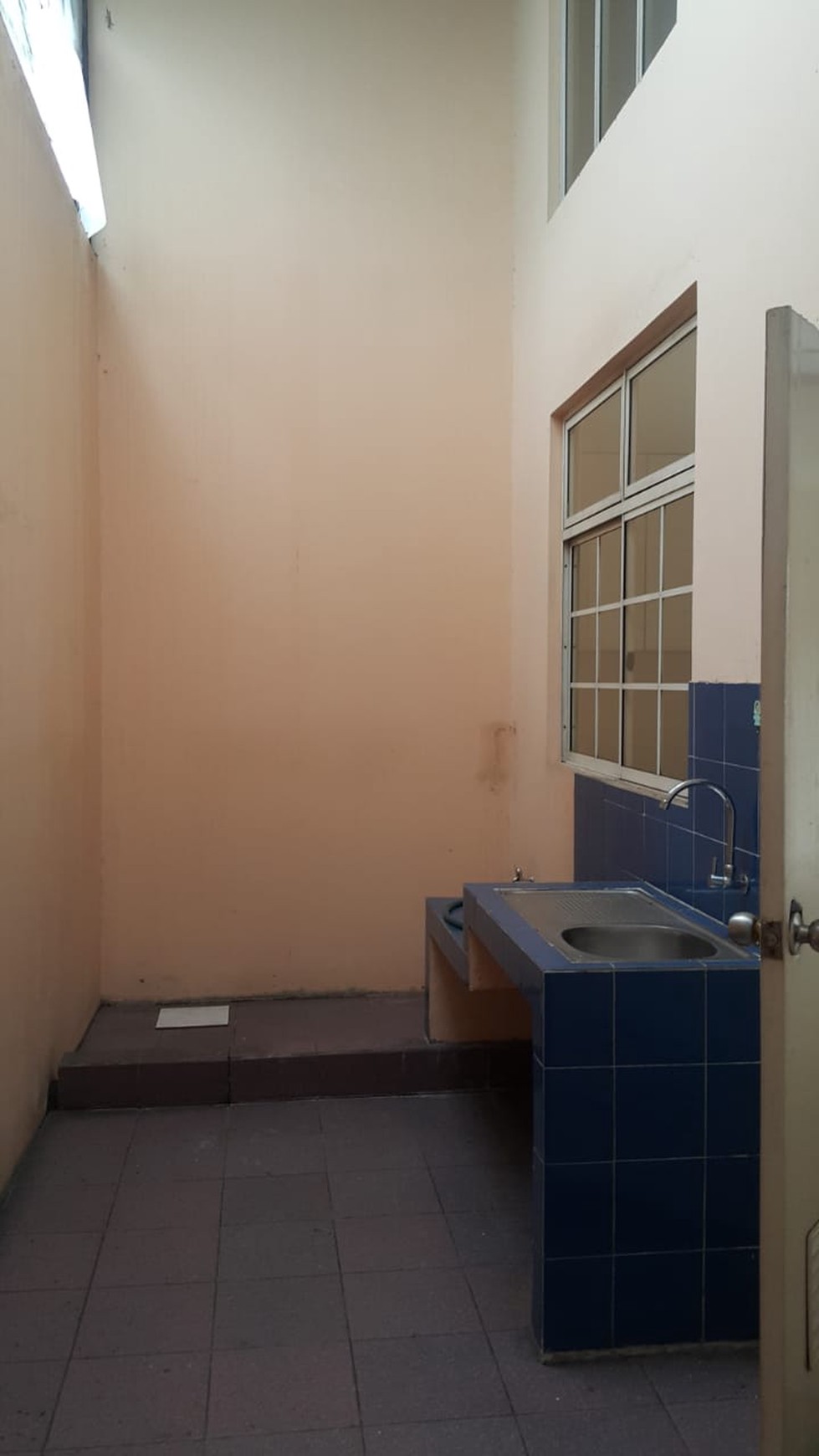 Disewakan Townhouse di Taman Paris Lantai 1&2 - Lippo Karawaci