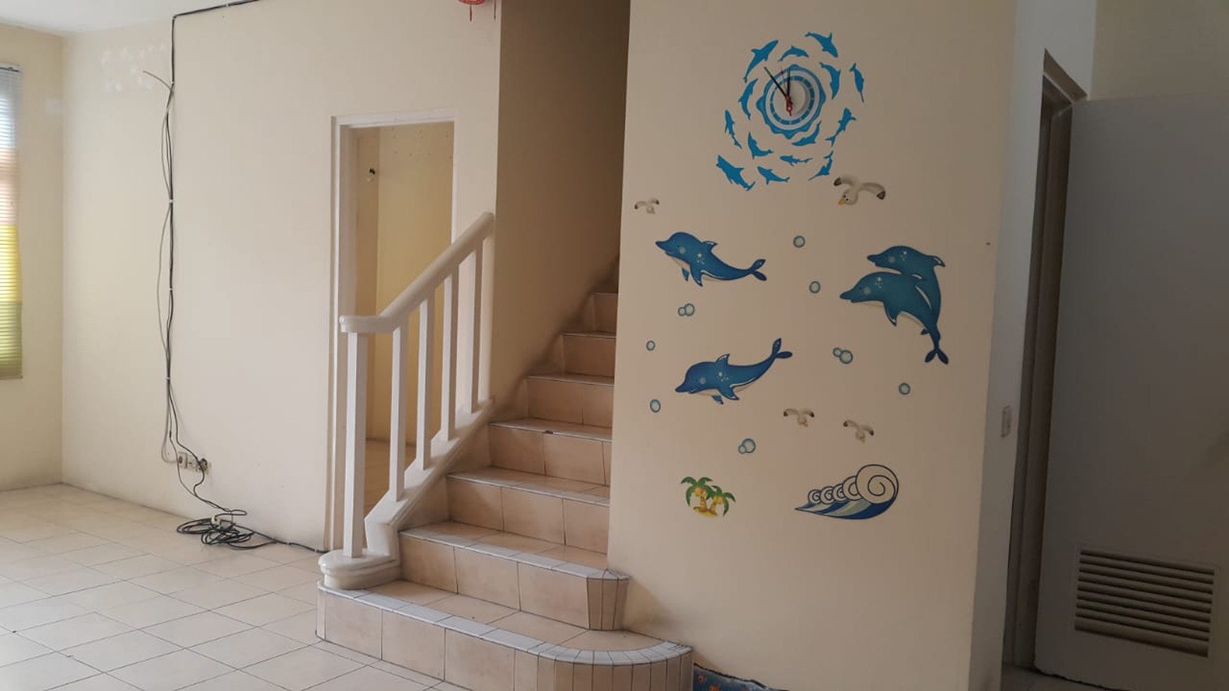 Disewakan Townhouse di Taman Paris Lantai 1&2 - Lippo Karawaci