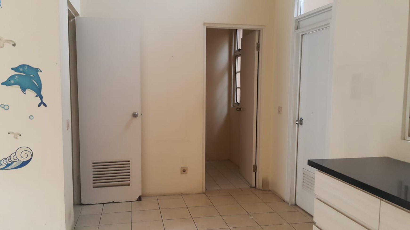 Disewakan Townhouse di Taman Paris Lantai 1&2 - Lippo Karawaci