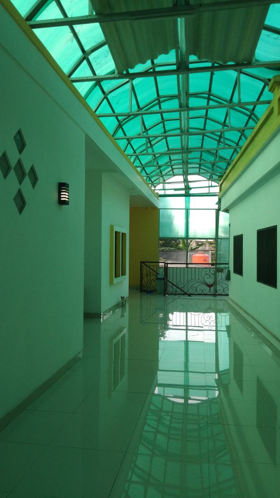 Show Room Mobil Lokasi Pinggir Jalan di Jati Asih - Bekasi