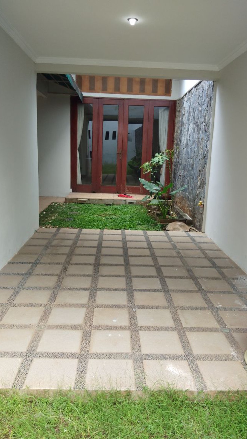 Rumah Terawar Di Blok G Cinere - Depok