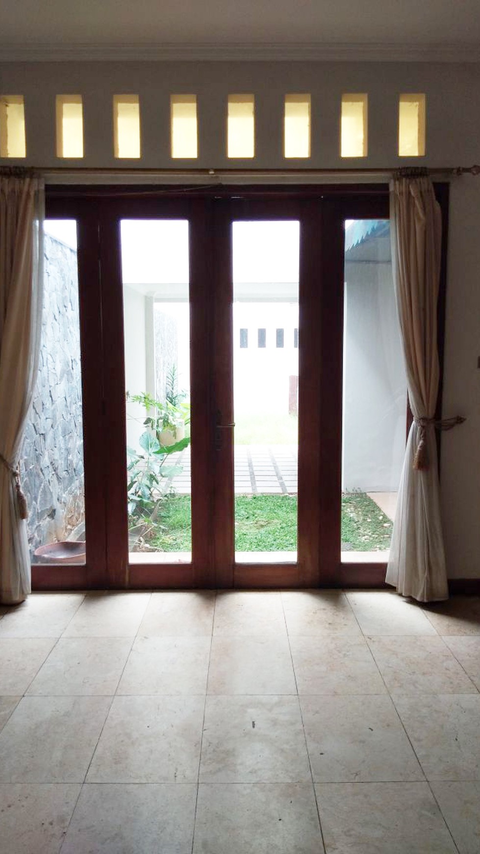 Rumah Terawar Di Blok G Cinere - Depok