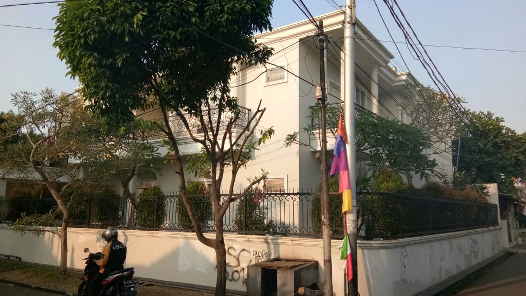 Rumah Mewah Murah Komplek MIGAS  Kebon Jeruk Jakarta Barat