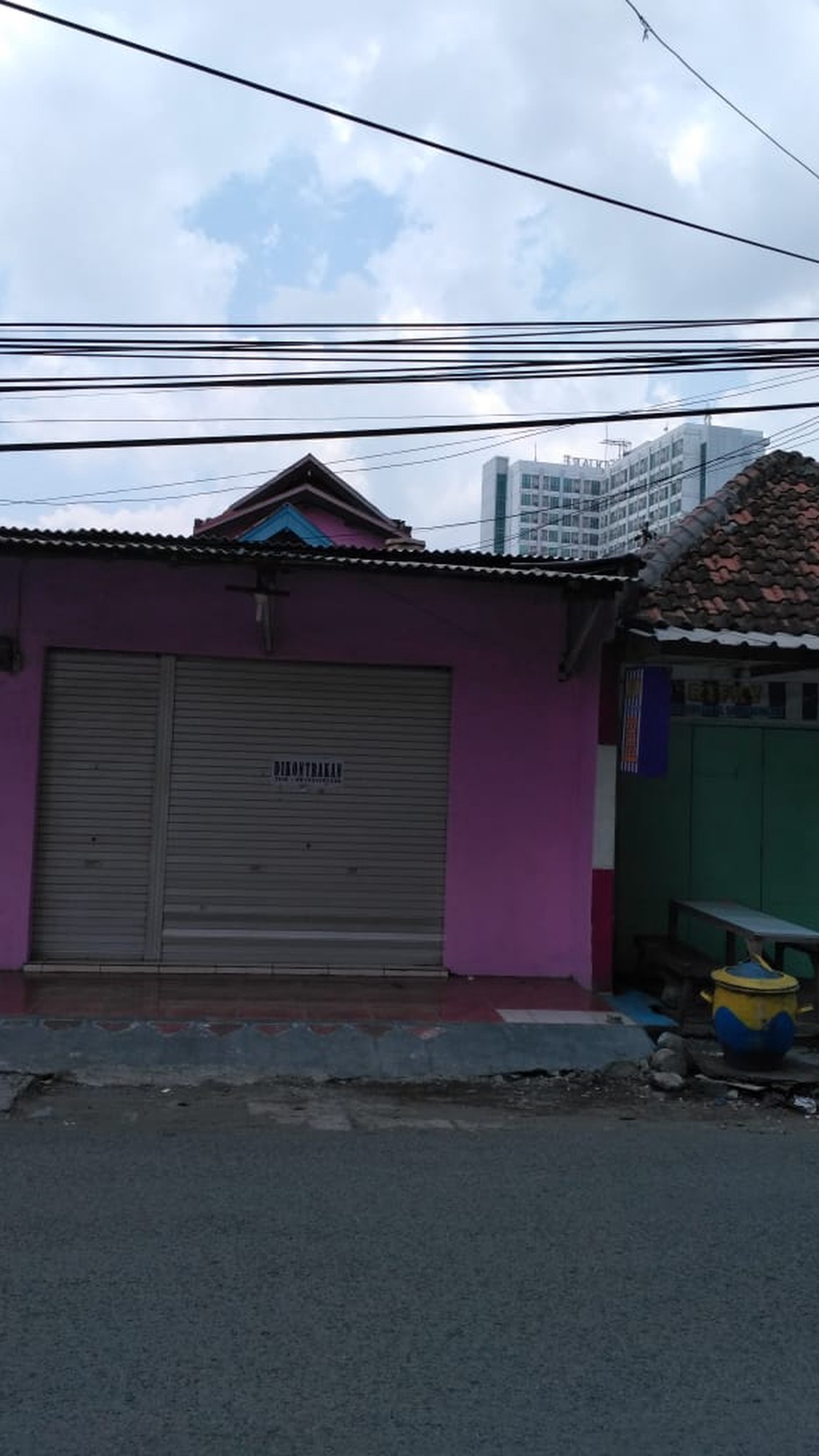 Siwalankerto, Toko 4x5 dekat kampus petra