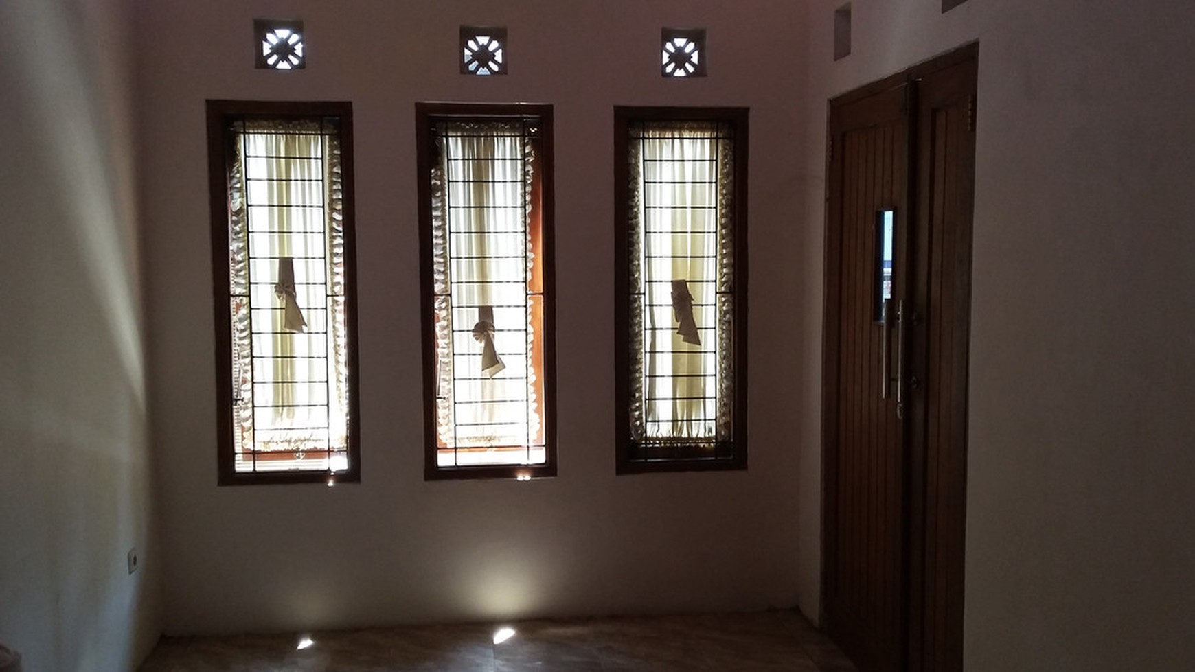 RUMAH MEWAH, HARGA NEGO, DI LOKASI STRATESIS, DAERAH NOLOGATEN