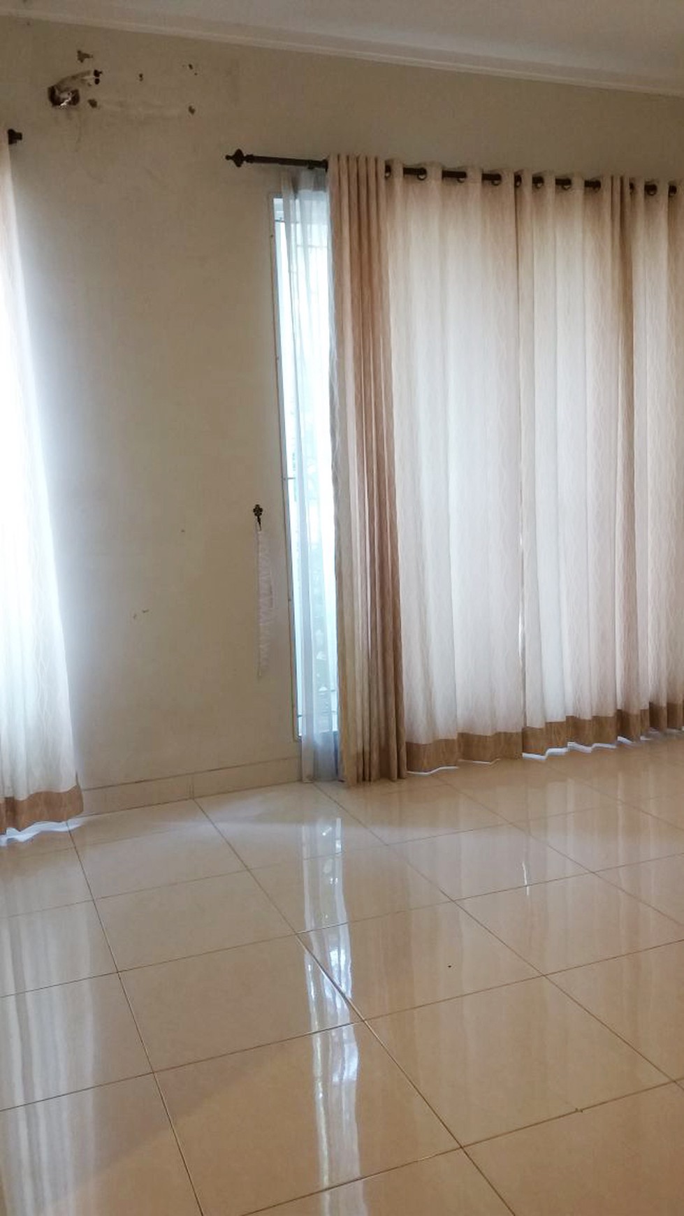 Rumah Nyaman dan Siap Huni di kawasan Cluster Emerald, Bintaro
