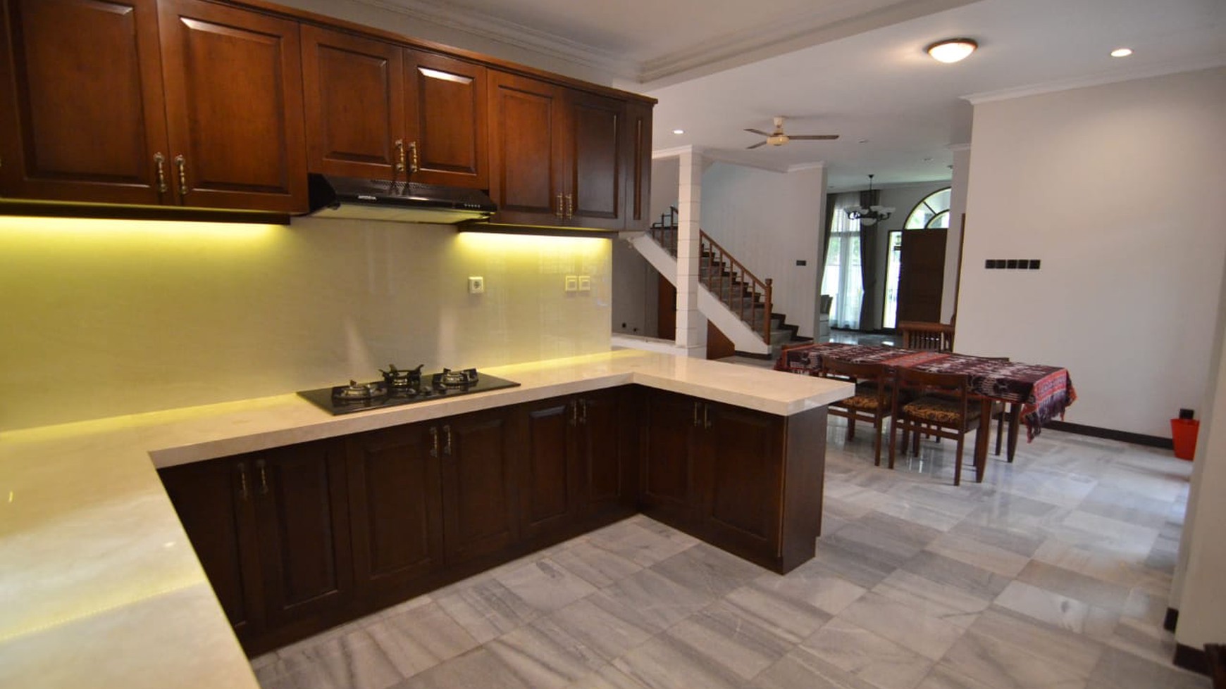 Rumah Bagus dan Terawat Didalam Komplek Villa Delima, Lebak Bulus, Jaksel